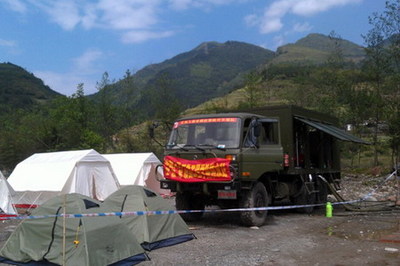 北京三興汽車膜處理凈水車助力蘆山地震災(zāi)區(qū) 新材料技術(shù)推廣服務(wù)顯擔(dān)當(dāng)